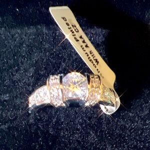 18K White Gold Plated Ring with Zirconia